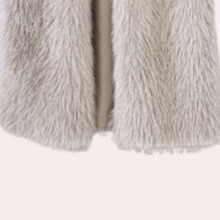 Grijze faux fur jas, zachte textuur, modieuze winterkleding, warme damesjas, trendy en stijlvol, perfect voor koude seizoenen.