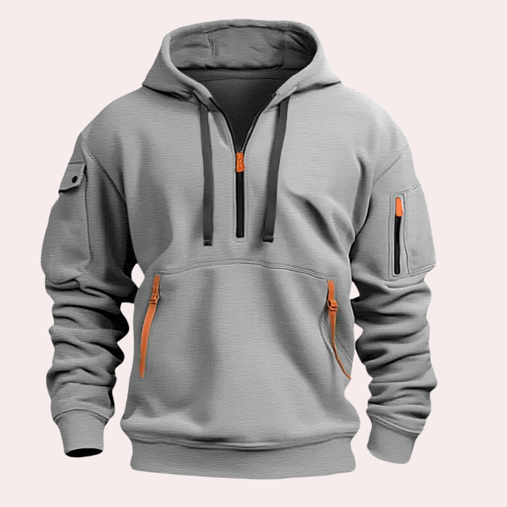 Grijze herenhoodie met oranje ritsen, zakken op mouw en buik, comfortabele pasvorm, casual streetwear, modieuze herenkleding.