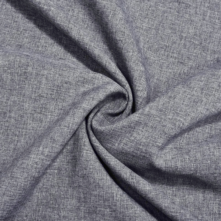 Grijze stof met textuur, close-up van klassiek herenoverhemd met lange mouwen. Hoogwaardige katoenen stof, ideaal voor stijlvolle herenkleding.