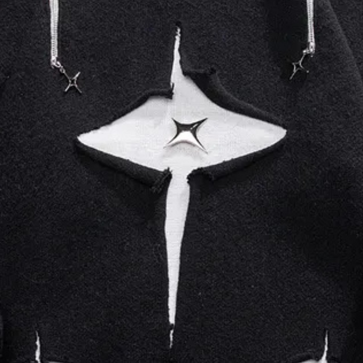 Zwarte hoodie met stervormige uitsnijding en zilveren sterritsen, trendy streetwear, unisex mode, unieke stijl, comfortabele katoenen stof.