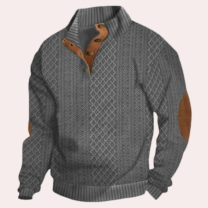 Grijze herensweater met kabelpatroon, bruine knopen en elleboogstukken. Comfortabele trui voor heren, ideaal voor casual en stijlvolle outfits.
