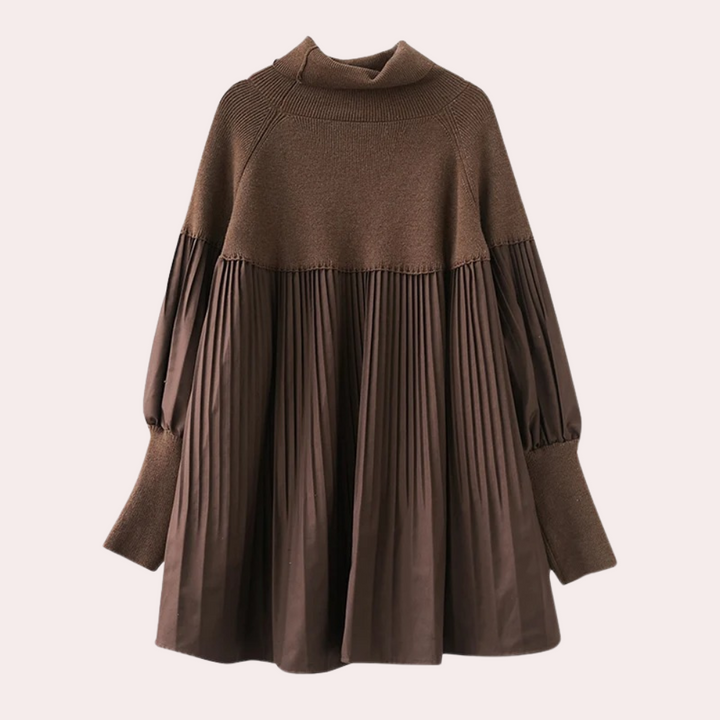 Bruine oversized trui met geplooide rok, lange mouwen en colkraag. Modieuze dameskleding, herfst-winter stijl, comfortabele pasvorm.