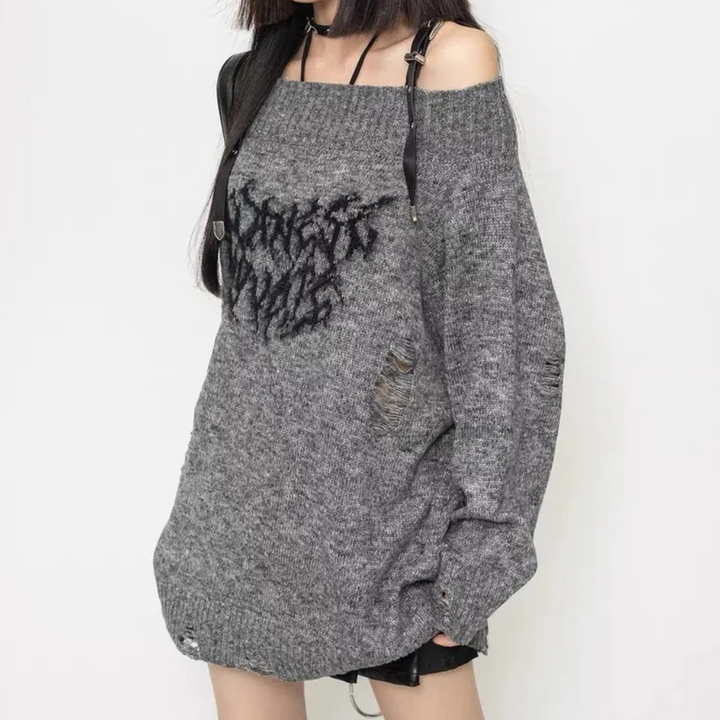 Grijze oversized trui met schouderbanden en distressed details, ideaal voor streetwear en casual mode. Trendy en comfortabel ontwerp.