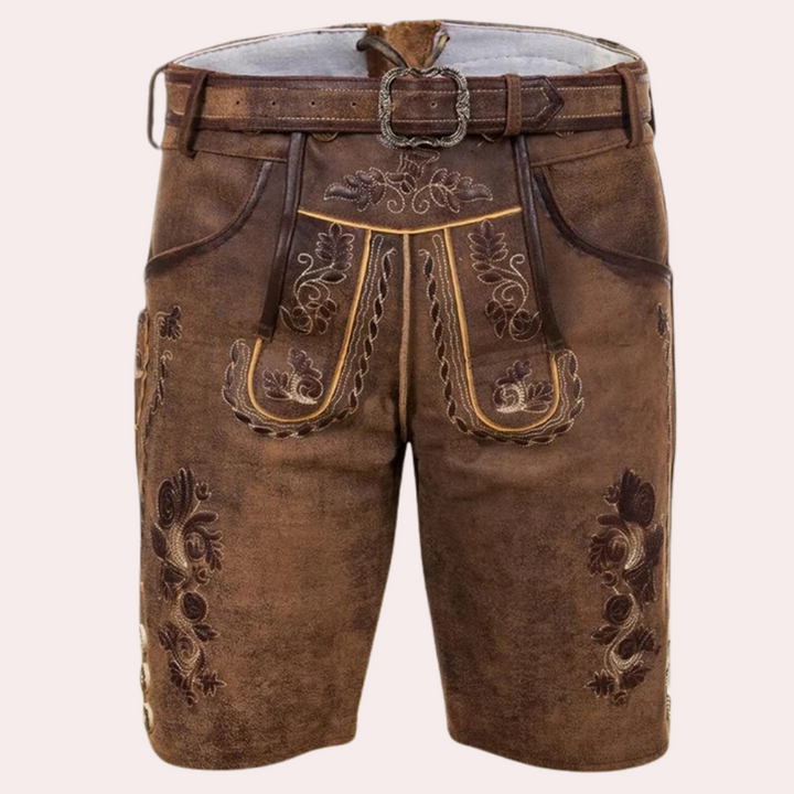 Bruine leren korte broek voor heren met traditionele borduursels en riem, ideaal voor Oktoberfest, Duitse lederhosen stijl, authentiek design.