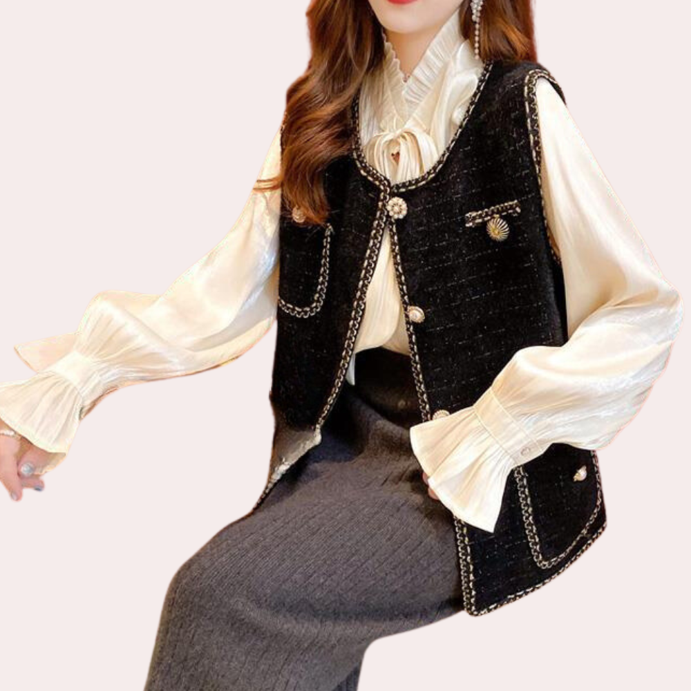 Vrouw in elegante outfit met zwarte tweed gilet, witte blouse met ruches en grijze rok. Modieuze dameskleding, herfststijl, chique uitstraling.