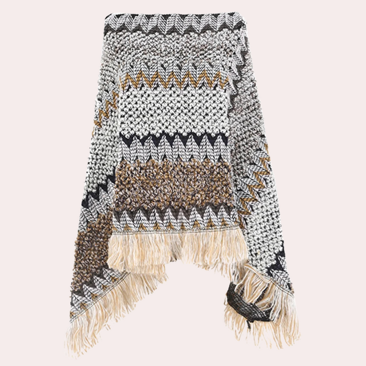 Gehaakte deken met zigzagpatroon in zwart, wit en bruin, met franjes. Perfect voor interieurdecoratie en warme, stijlvolle accenten.
