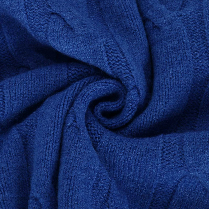 Blauwe gebreide stof close-up, zachte textuur, geschikt voor truien en sjaals. Perfect voor wintermode en warme kleding.