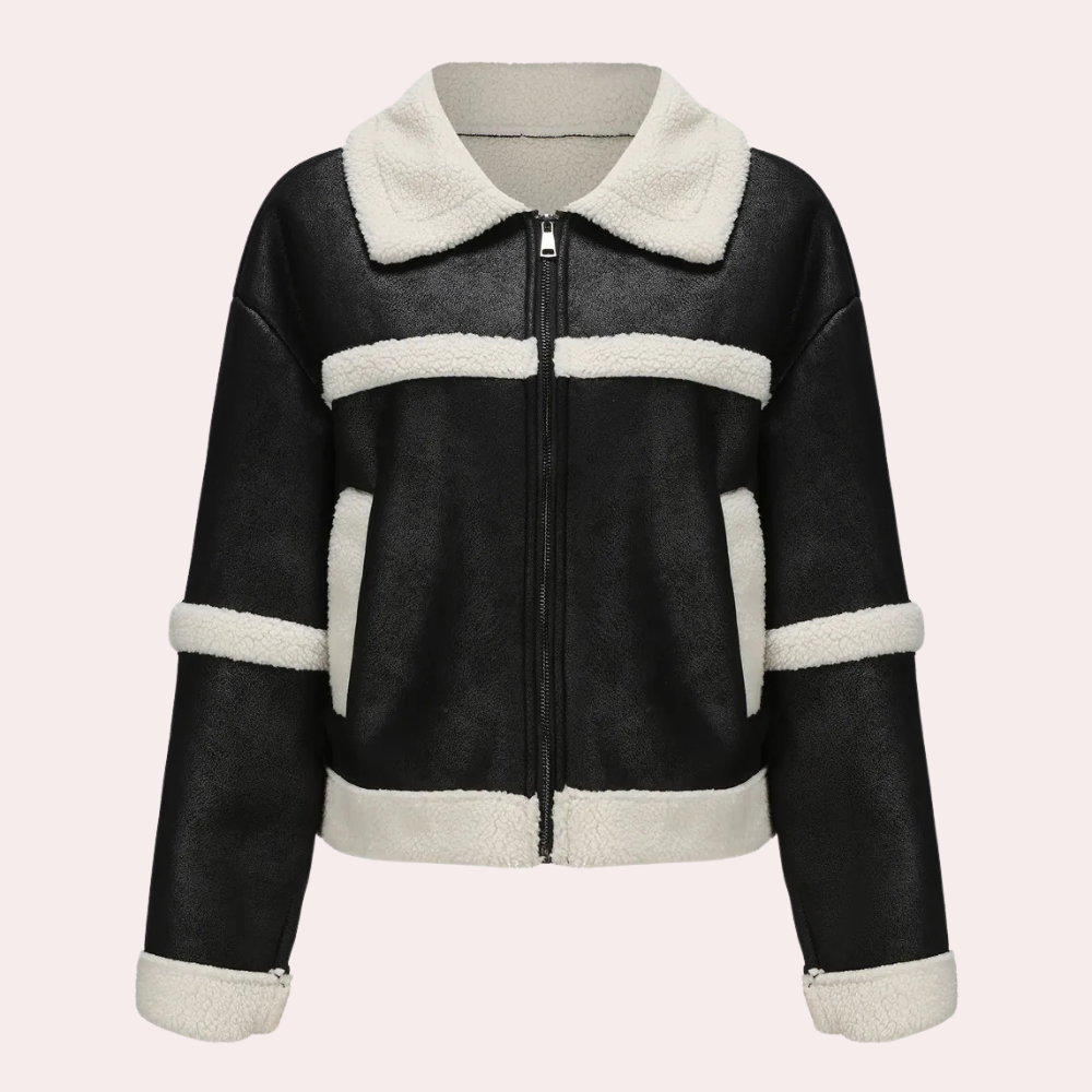 Zwarte shearling jas met witte voering, ritssluiting en kraag. Modieuze winterjas voor dames. Perfect voor koude seizoenen.