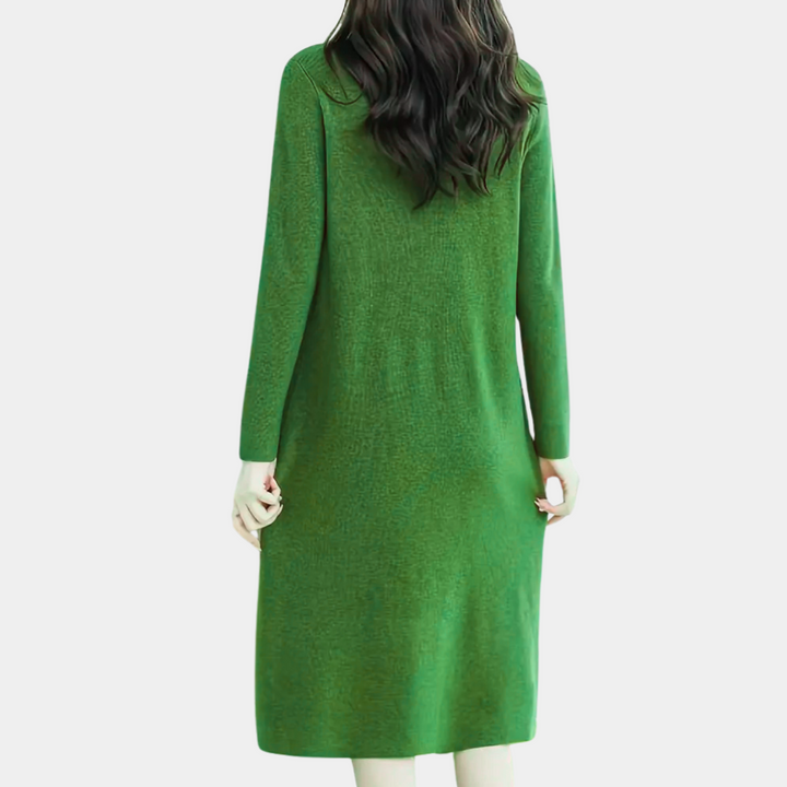 Groene damesjurk met lange mouwen, rugaanzicht. Comfortabele, casual stijl, ideaal voor dagelijks gebruik. Perfect voor herfst- en wintermode.