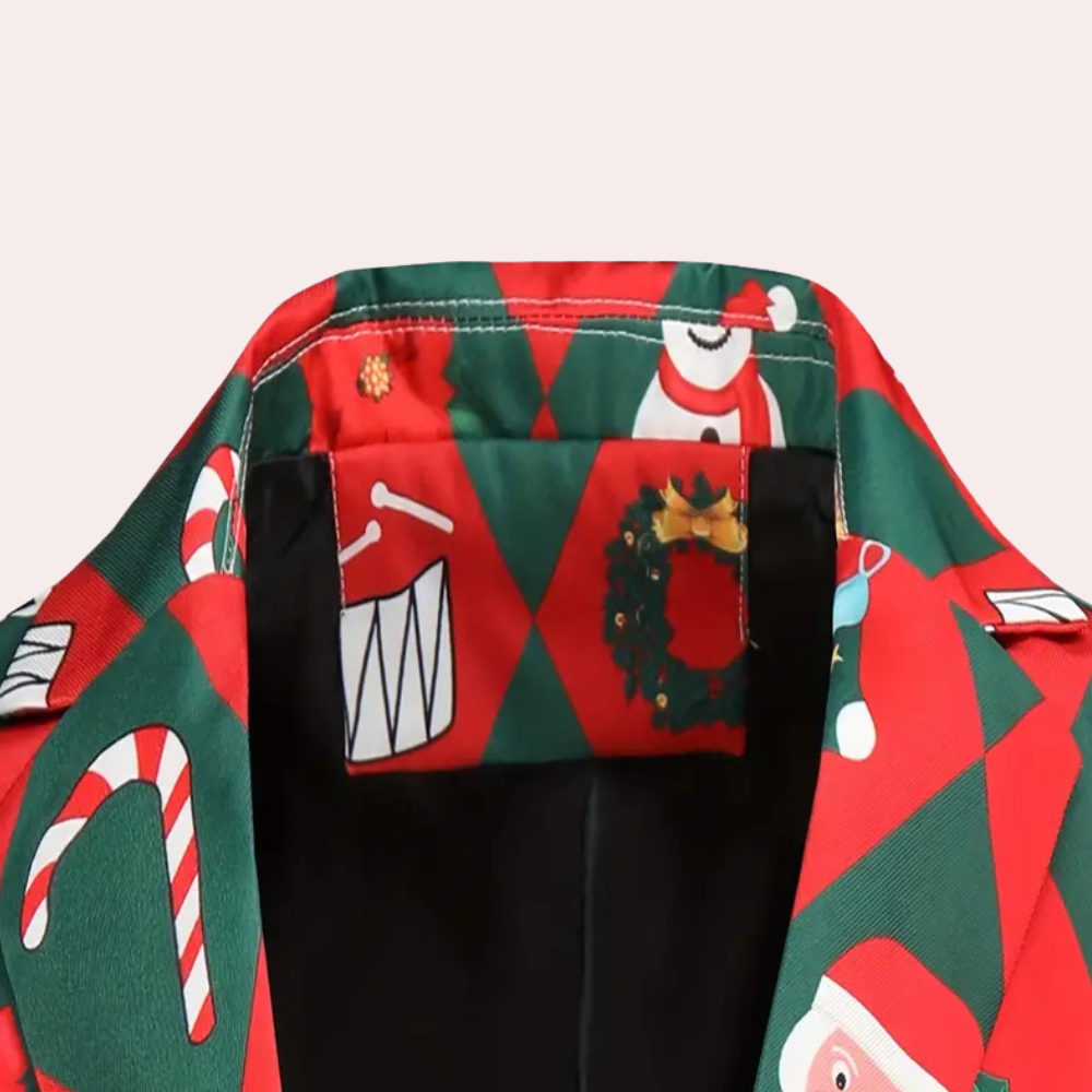 Kerstblazer met rood-groen ruitpatroon, versierd met sneeuwpoppen, kerstkransen en zuurstokken. Perfect voor feestelijke gelegenheden.