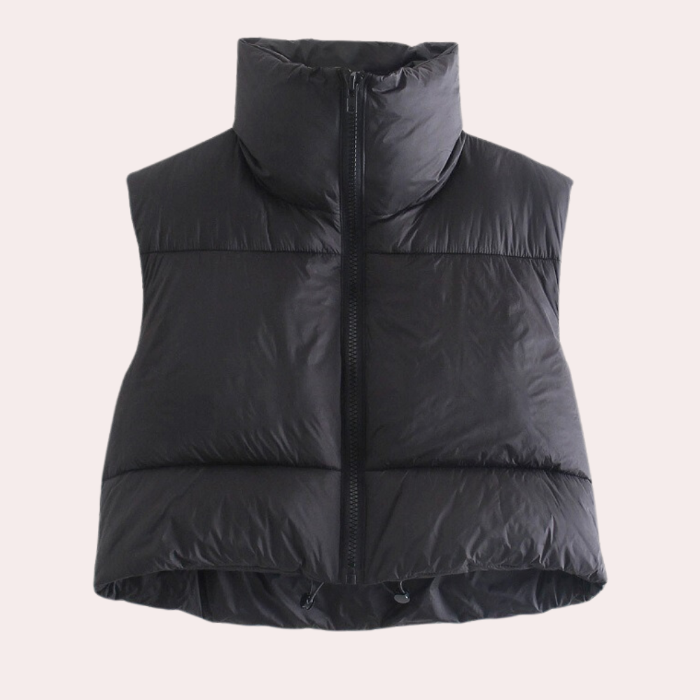 Zwarte gewatteerde bodywarmer met hoge kraag en ritssluiting, ideaal voor wintermode en outdooractiviteiten. Comfortabele en stijlvolle kleding.
