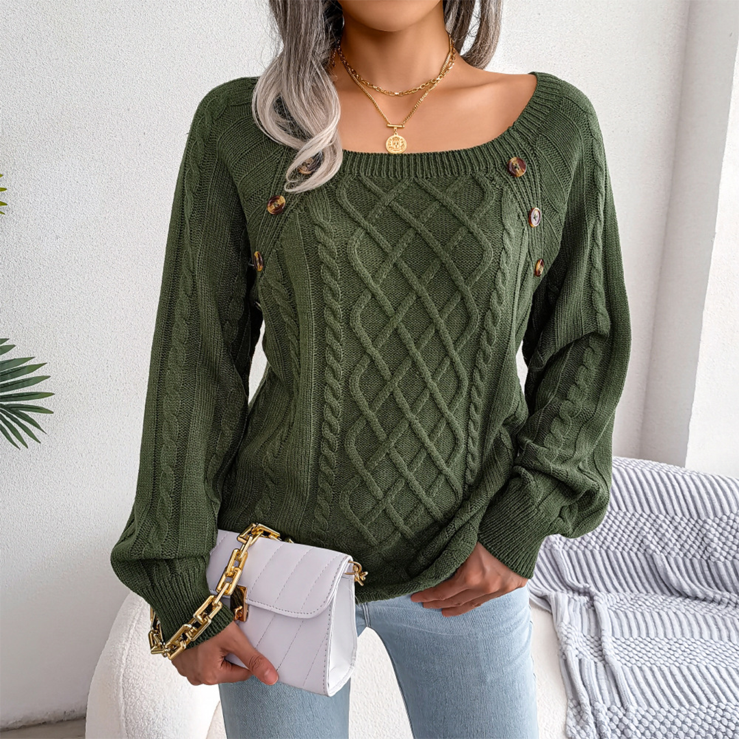 Vrouw in groene kabeltrui met knopen, draagt een witte schoudertas en lichte spijkerbroek. Stijlvolle herfstmode, casual outfit.