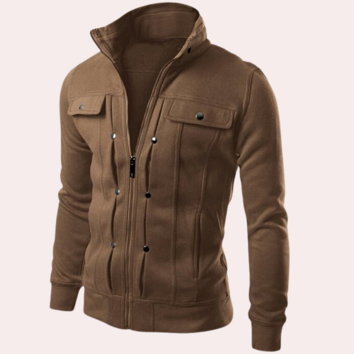 Bruin herenjack met opstaande kraag, ritssluiting en borstzakken. Stijlvolle casual jas, perfect voor herfstmode en outdoor activiteiten.