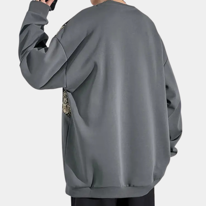 Grijze oversized sweatshirt herenmode, achterkant, casual streetwear, lange mouwen, comfortabele pasvorm, trendy kledingstijl.