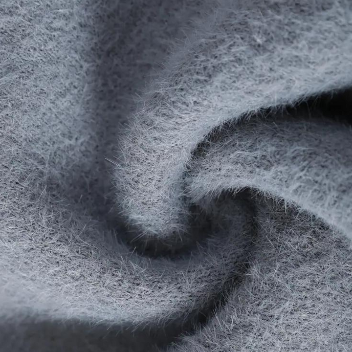 Grijze fleece stof close-up, zachte textuur, ideaal voor warme kleding en dekens. Hoogwaardige stof voor comfort en isolatie.