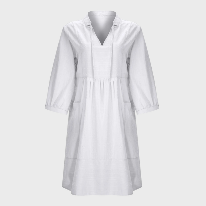 Witte dames zomerjurk met lange mouwen, V-hals en midi-lengte. Perfect voor casual en elegante zomerse looks. Comfortabele pasvorm.