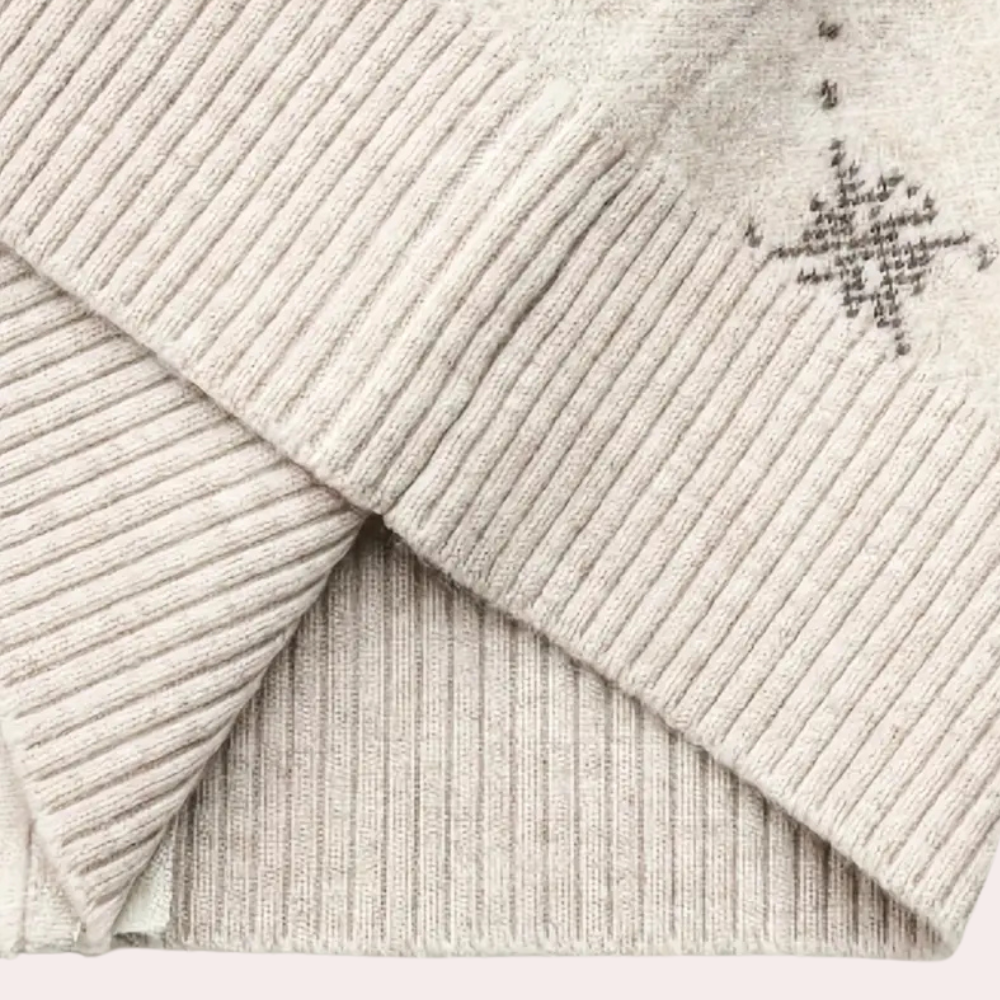 Beige gebreide sjaal met geribbelde textuur en subtiel sterpatroon, winteraccessoire, warme wollen stof, modieuze dameskleding.