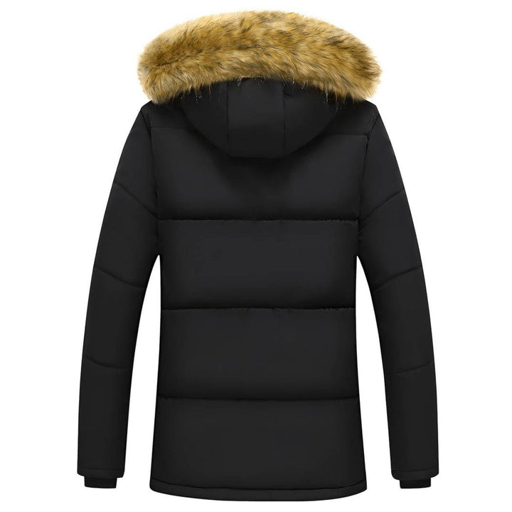Zwarte herenparka met bontkraag, winterjas, warme gewatteerde jas, stijlvolle herenmode, comfortabele buitenkleding, trendy winterkleding.