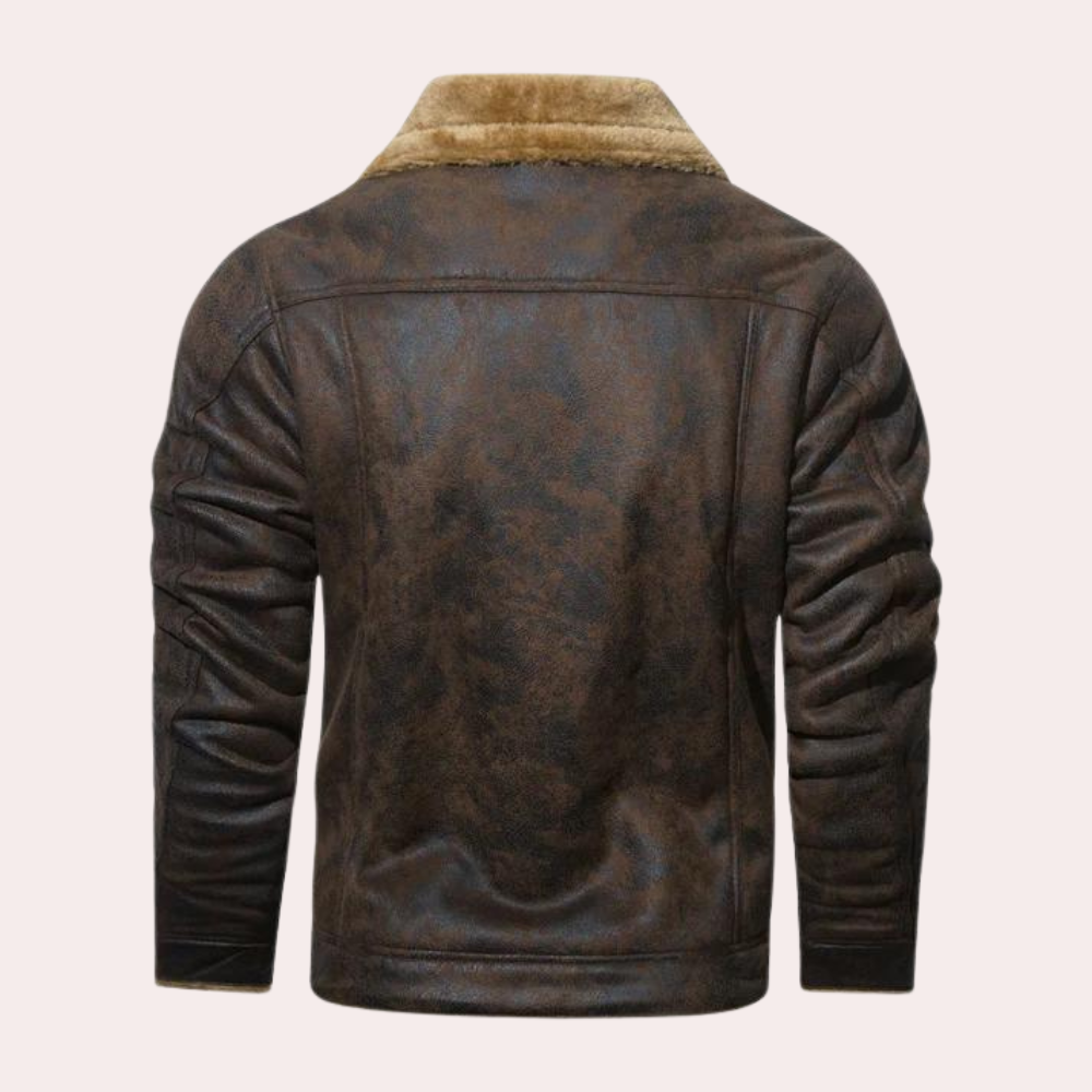 Bruine leren herenjas met schapenvacht kraag, rugaanzicht. Stijlvolle winterjas voor heren, ideaal voor koude seizoenen.