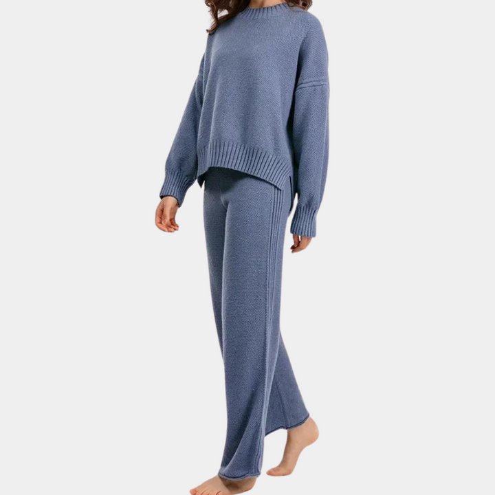 Blauwe gebreide trui en broek voor dames