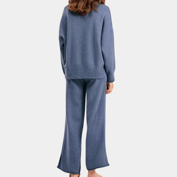 Blauwe gebreide trui en broek voor dames