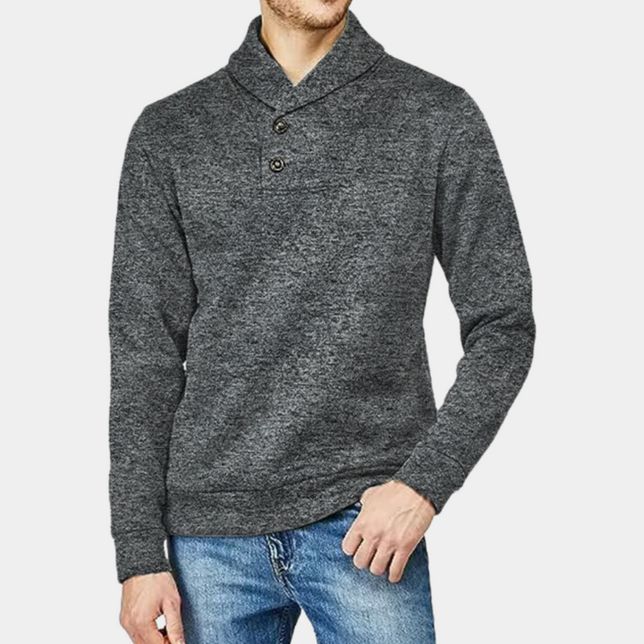 Grijze herentrui met sjaalkraag en knopen, casual stijl, gedragen met blauwe jeans. Comfortabele en modieuze herenkleding.