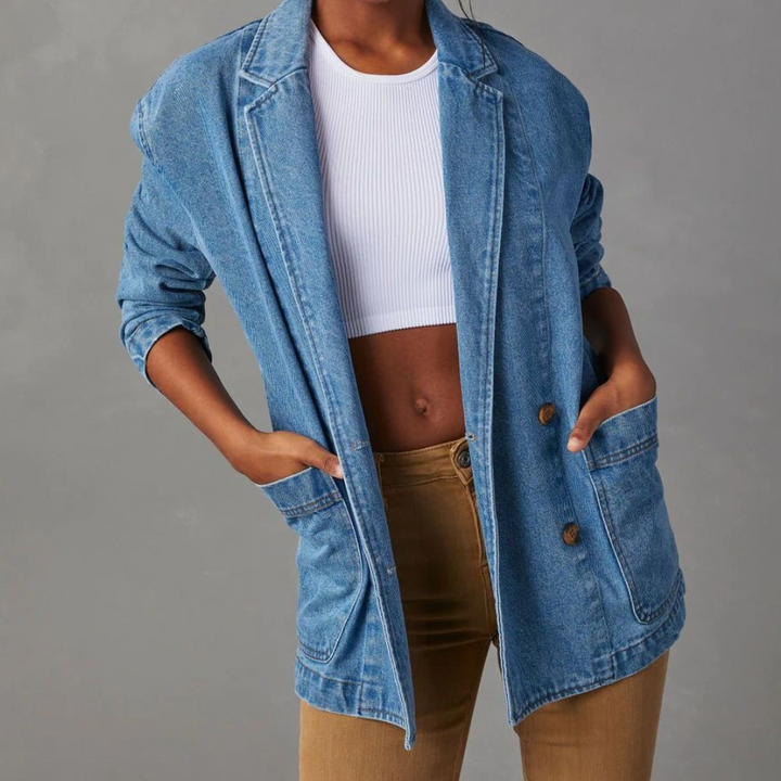 Casual en stijlvolle dames denim jas, perfect voor dagelijks gebruik. Trendy oversized pasvorm met knopen en zakken, ideaal voor modebewuste vrouwen.