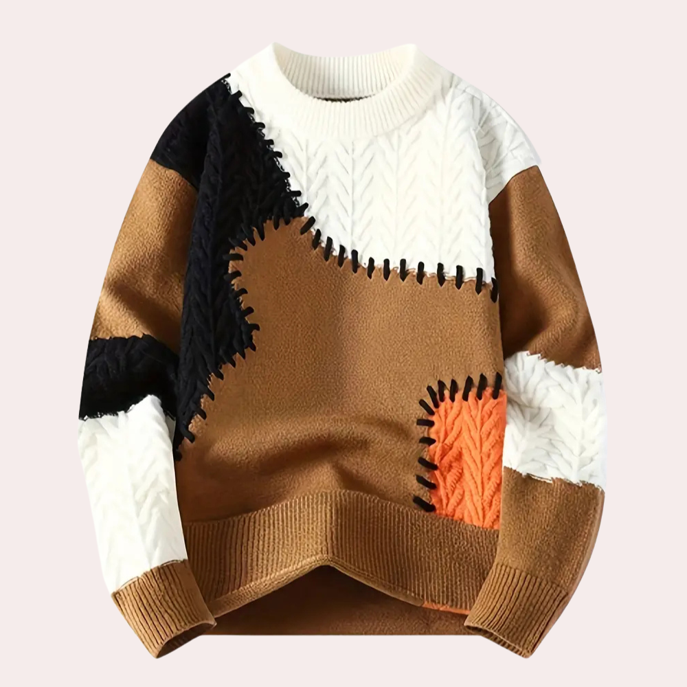 Gebreide trui met geometrisch patchwork design in bruin, wit, zwart en oranje. Herfstmode, warme kleding, trendy damestrui.