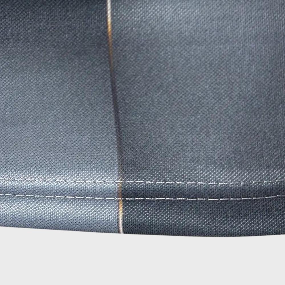 Donkerblauw herenpoloshirt met subtiele stiksels en lichte streep, stijlvolle casual mode, hoogwaardige stof, perfect voor dagelijks gebruik.
