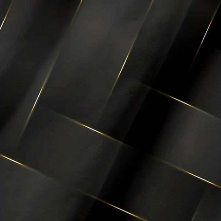 Zwart herenpoloshirt met subtiele gouden accenten, stijlvolle en moderne uitstraling, perfect voor casual en formele gelegenheden.