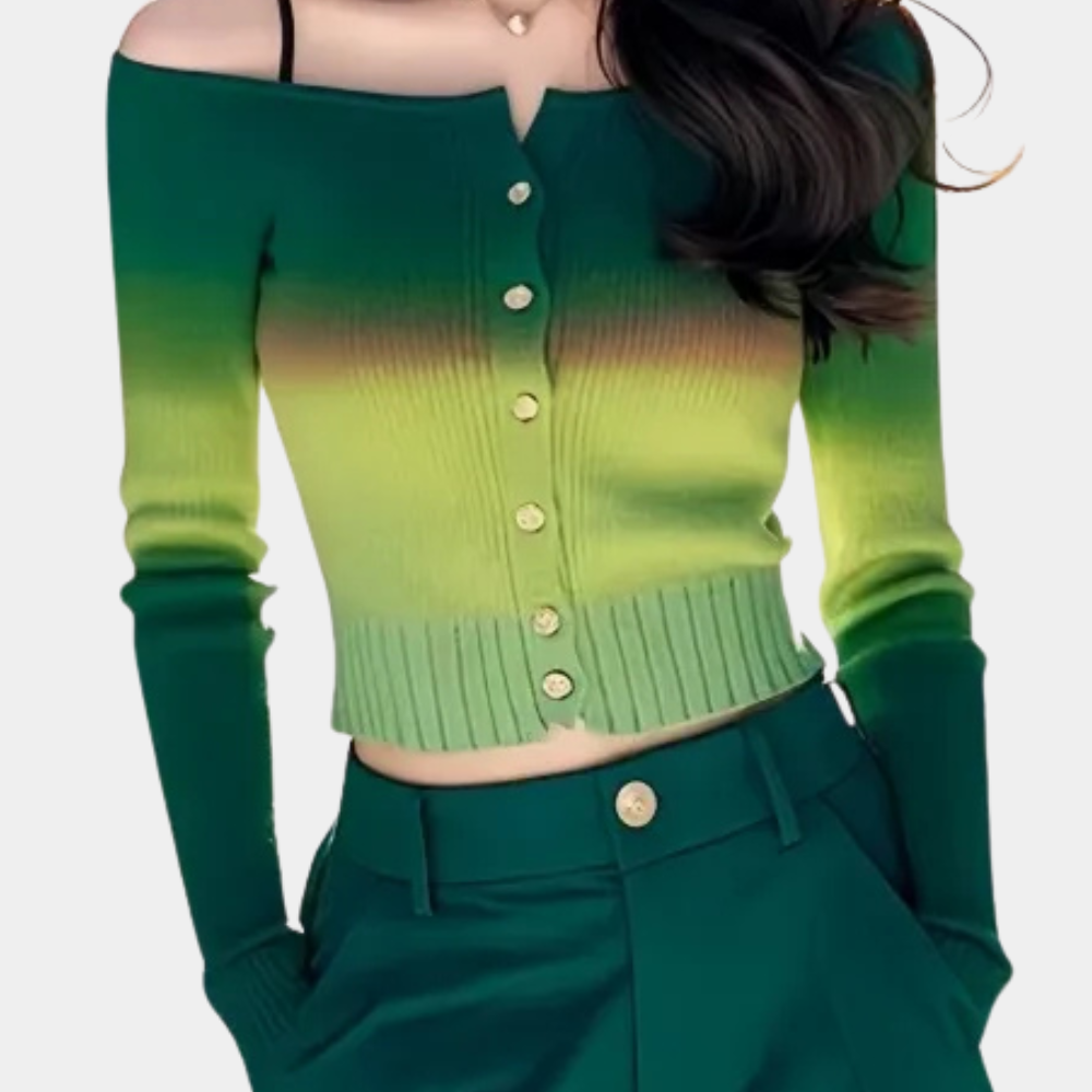 Vrouw in groene ombre trui met knopen en off-shoulder ontwerp, gecombineerd met groene broek. Modieuze dameskleding, trendy outfit.