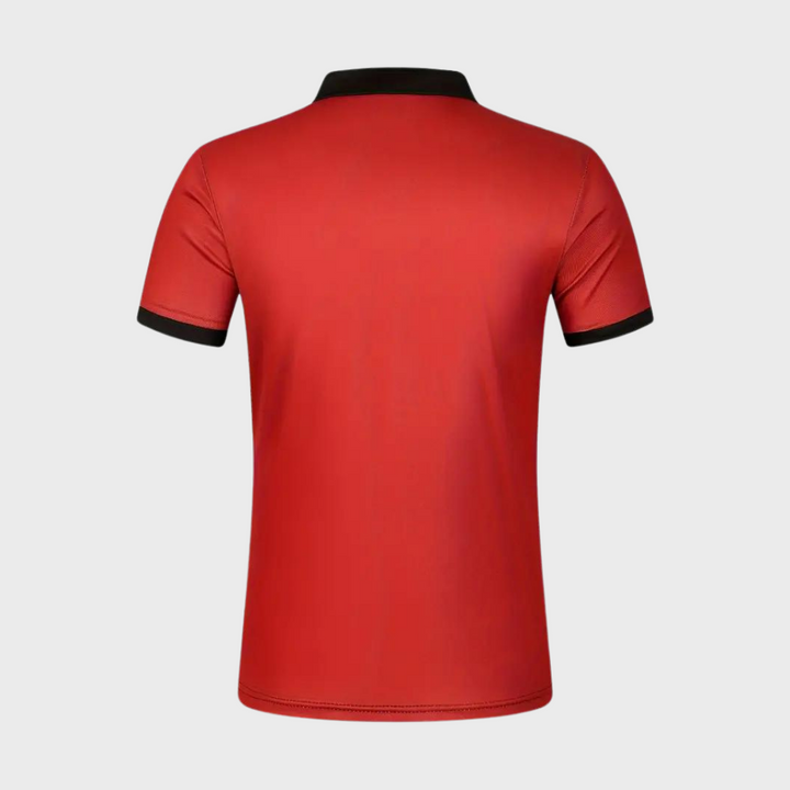 Rood herenpoloshirt met zwarte kraag en mouwboorden, gestreept design, modieuze casual kleding, perfect voor dagelijks gebruik.