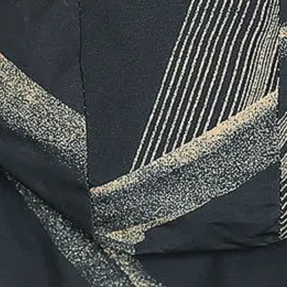 Zwart-wit abstract patroon op stof, met lijnen en stippen. Modern textielontwerp, geschikt voor mode en interieurdecoratie.