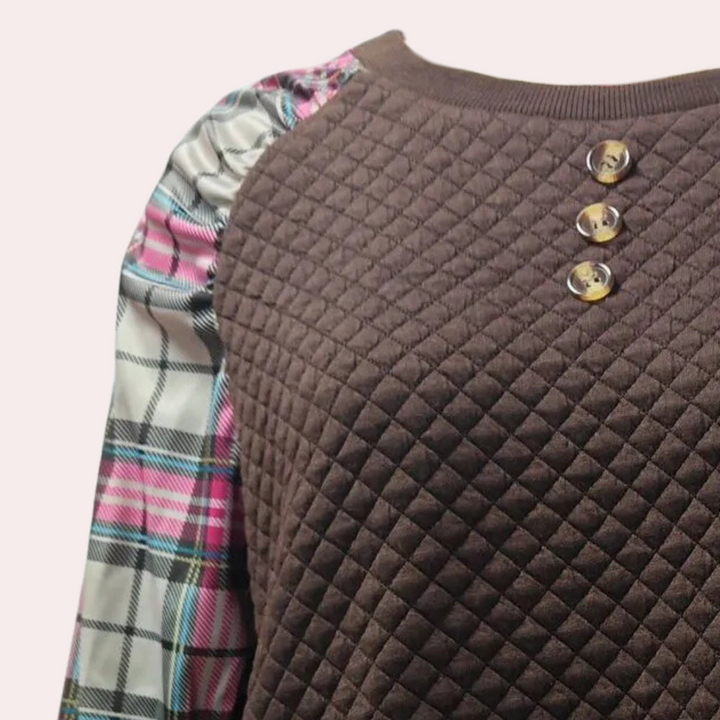 Bruine gewatteerde trui met geruite pofmouwen en drie gouden knopen, damesmode, herfstkleding, trendy en stijlvol ontwerp.