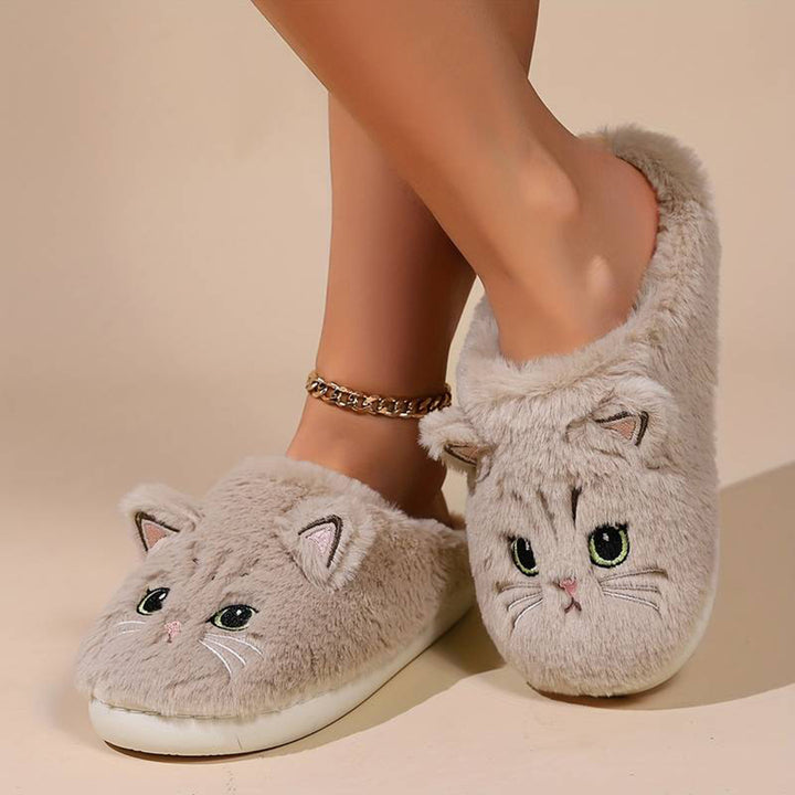 Warme grijze kattenpantoffels met schattige kattengezichtjes en oren, ideaal voor dames. Comfortabele, pluizige sloffen voor thuisgebruik.