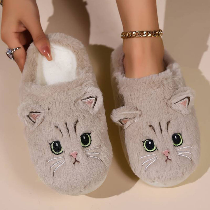 Warme kattenpantoffels met schattig kattengezicht, zachte pluche stof, beige kleur, comfortabele binnenvoering, perfect voor thuisgebruik.