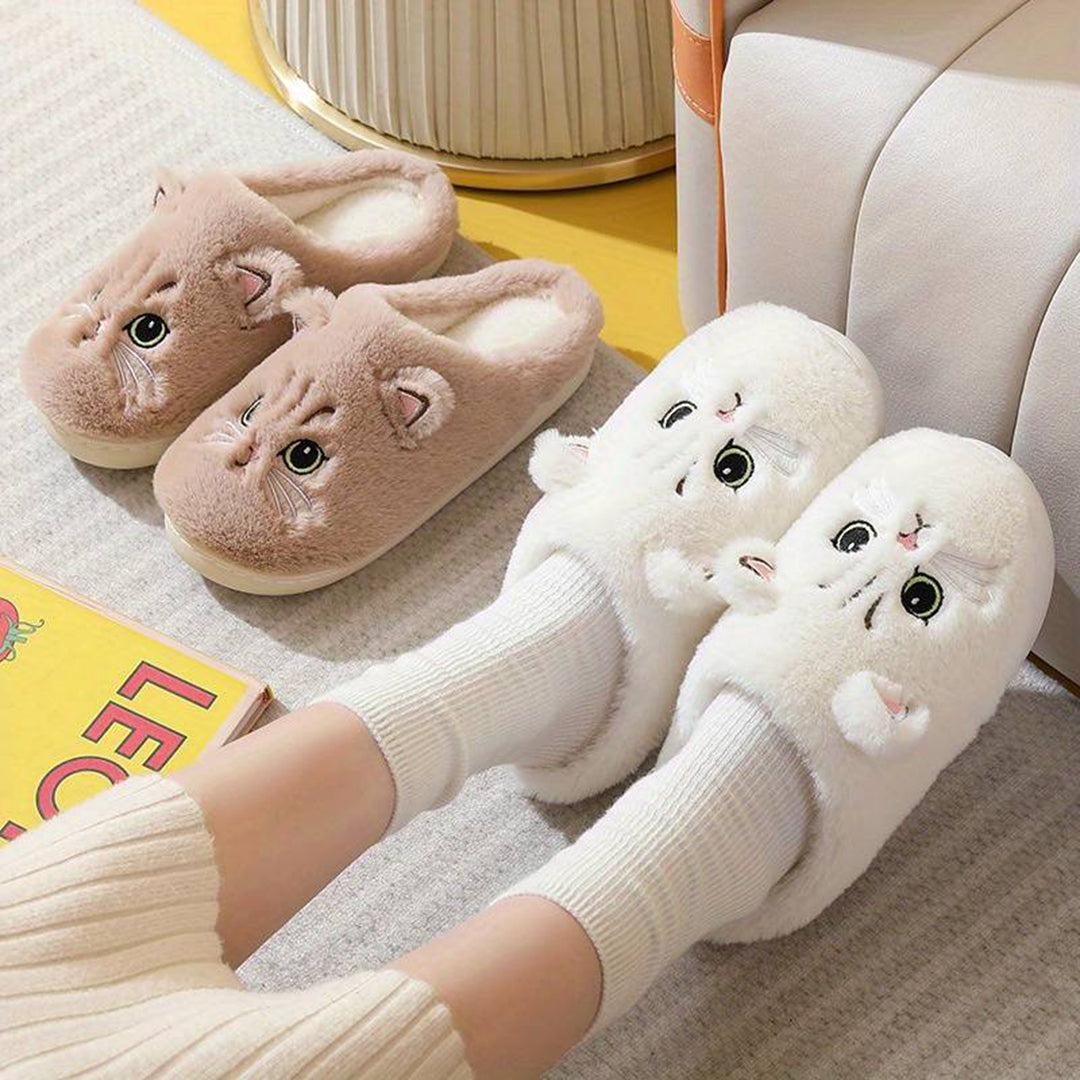 Warme kattenpantoffels voor dames, schattig en pluizig, in beige en wit. Perfect voor wintercomfort en huiselijke gezelligheid.