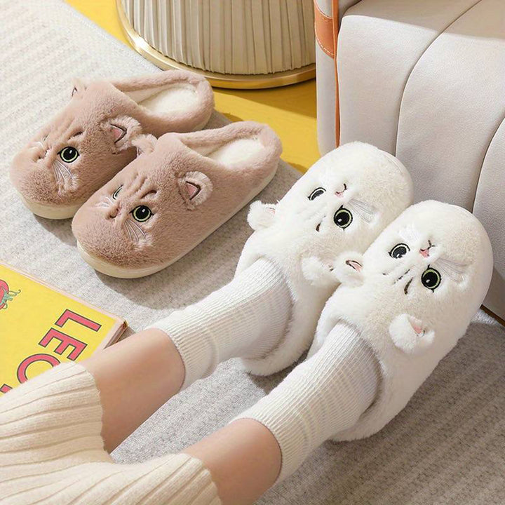 Warme kattenpantoffels voor dames, schattig en pluizig, in beige en wit. Perfect voor wintercomfort en huiselijke gezelligheid.