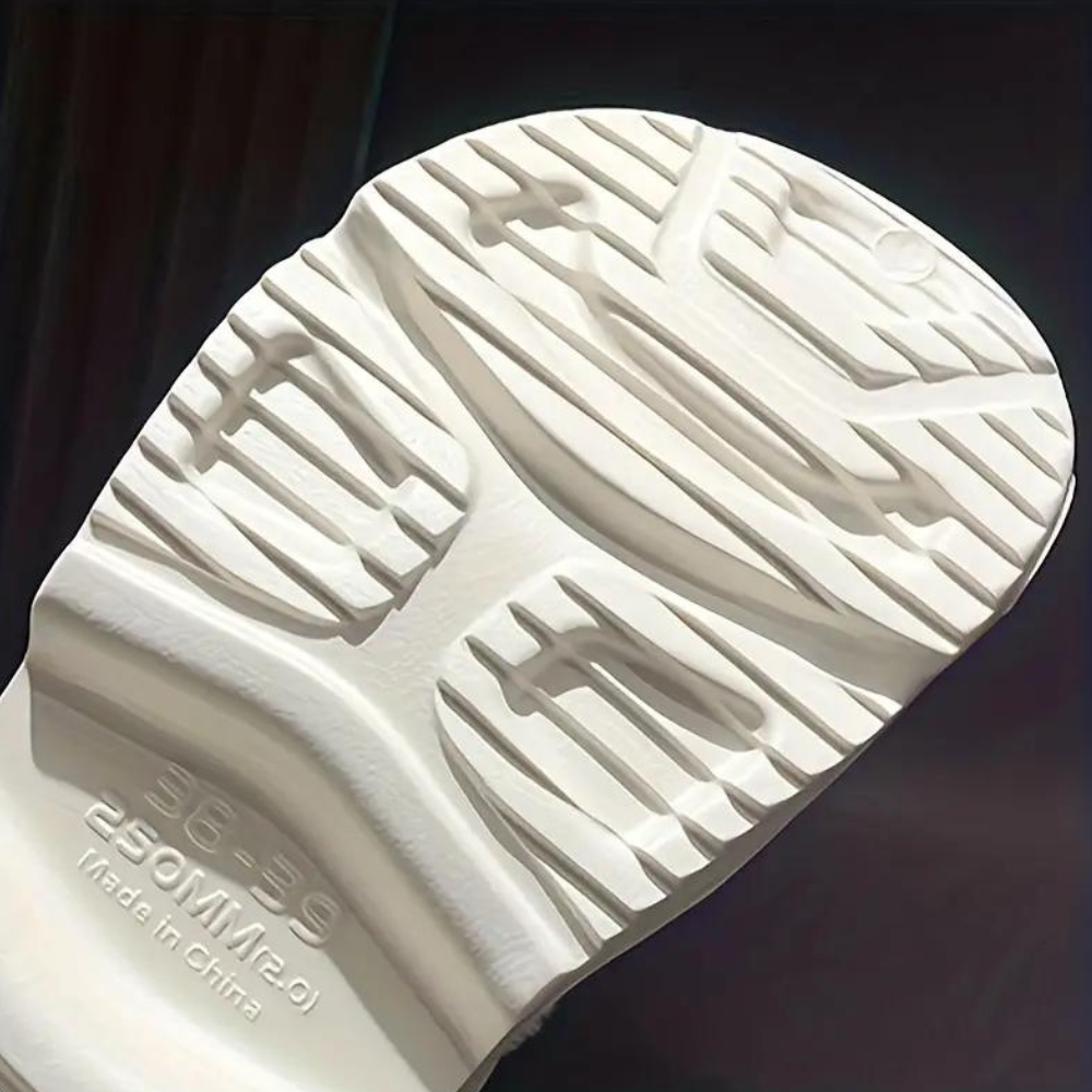 Witte rubberen schoenzool met antislipprofiel, maat 36-39, gemaakt in China. Ideaal voor sneakers, biedt grip en duurzaamheid.
