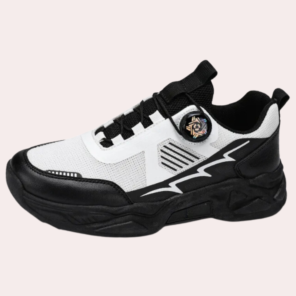 Zwart-witte sneaker met dikke zool, ademend mesh bovenwerk en decoratieve veterdetails. Modieuze sportschoen voor dagelijks gebruik.