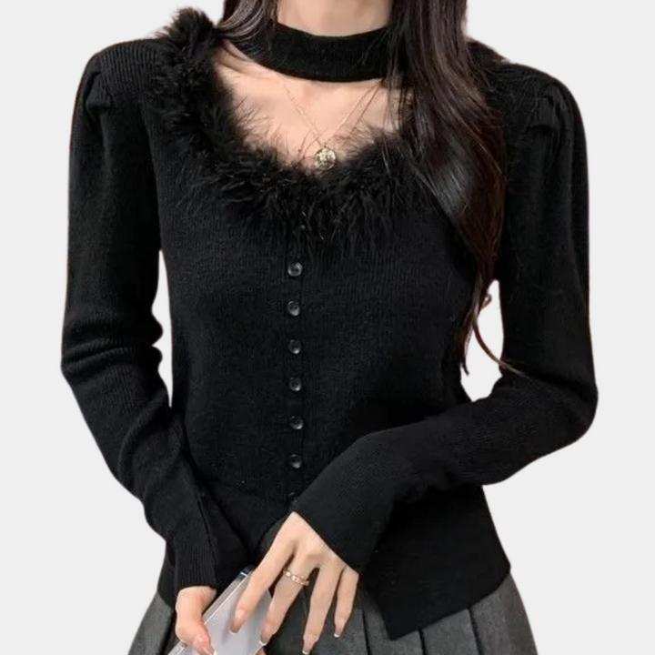 Zwarte damestrui met knopen, pluizige V-hals en lange mouwen, perfect voor herfstmode. Elegante en stijlvolle kleding voor dames.