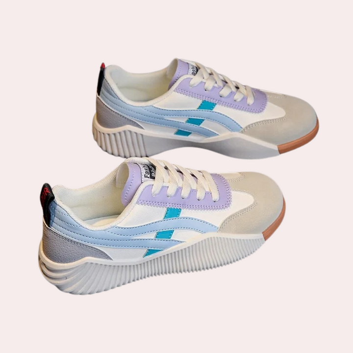 Ultracomfortabele damessneakers, wit met paarse en blauwe accenten, sportief design, ideaal voor dagelijks gebruik en casual outfits.