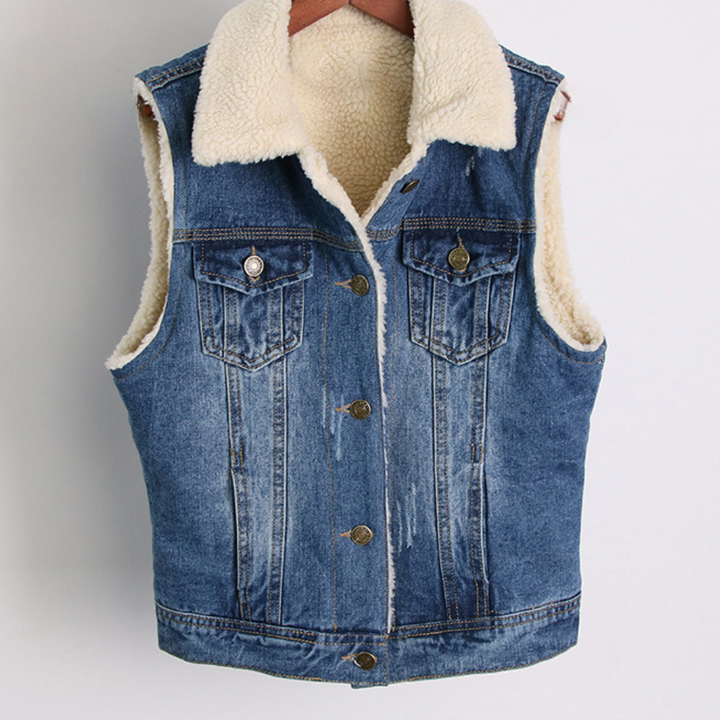 Mouwloos denim jack met schapenvacht kraag, knoopsluiting en borstzakken. Trendy spijkerjas voor heren, perfect voor casual wintermode.