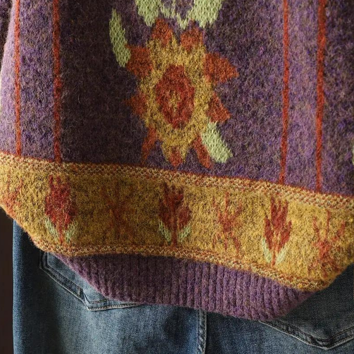 Paarse gebreide trui met zonnebloem- en tulpdesign, vintage stijl, warme herfstkleuren, handgemaakt, perfect voor casual herfstmode.