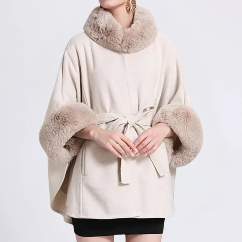 Dames winterjas met bontkraag en manchetten, beige kleur, elegant design, warme damesmode, trendy winterkleding, stijlvolle jas met ceintuur.