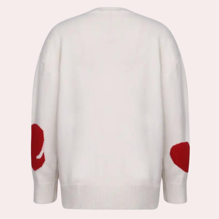 Witte trui met rode hartvormige elleboogpatches, damesmode, casual winterkleding, gebreide stof, trendy design, comfortabele pasvorm.