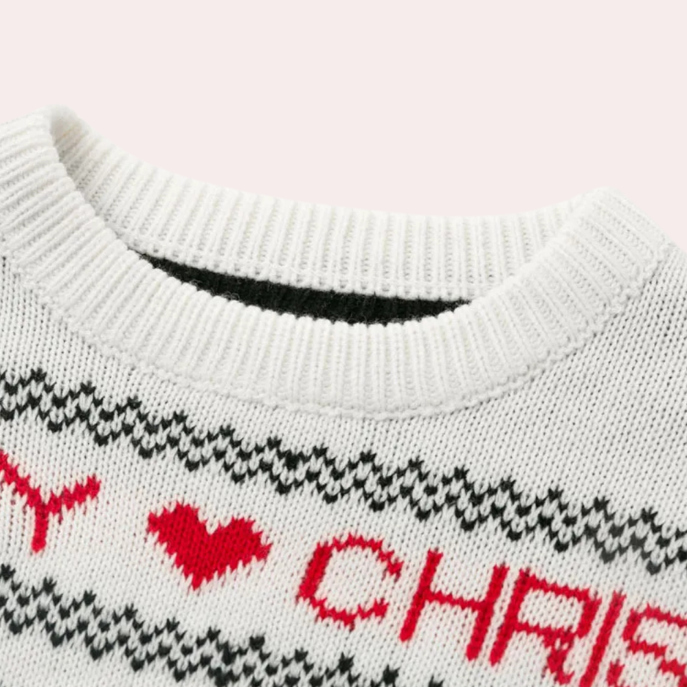 Witte kersttrui met rode en zwarte gebreide tekst "Merry Christmas" en hartpatroon, ideaal voor feestdagen en wintermode.