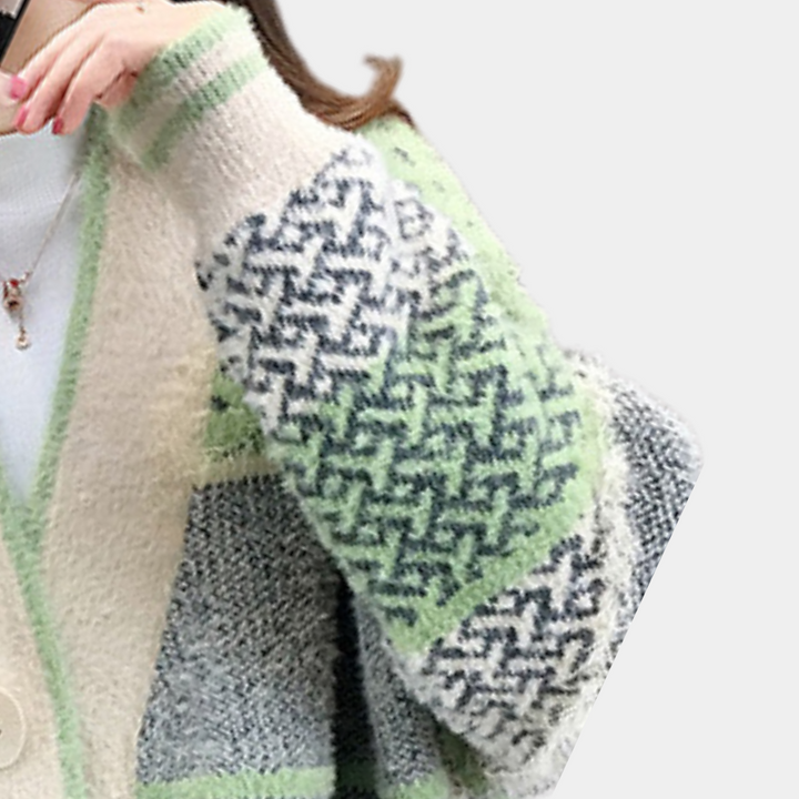 Damestrui met groen-wit gebreid patroon, lange mouwen en zachte textuur. Modieuze winterkleding, ideaal voor casual en warme outfits.