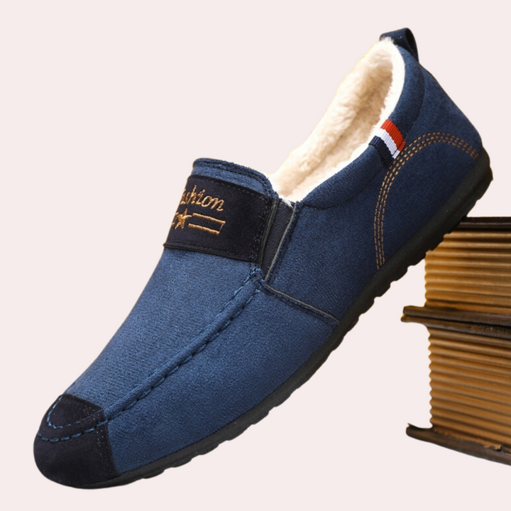 Blauwe herenschoen met warme voering, casual stijl, antislip zool, ideaal voor dagelijks gebruik. Comfortabele instapper, modieus en duurzaam.