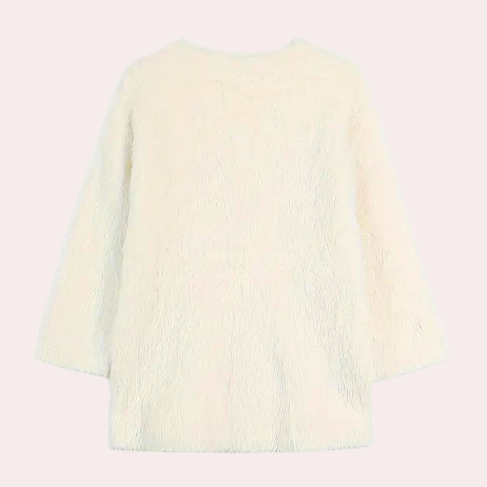 Witte faux fur jas voor dames, lange mouwen, zachte textuur, wintermode, trendy kleding, stijlvolle damesjas, warme winterjas.